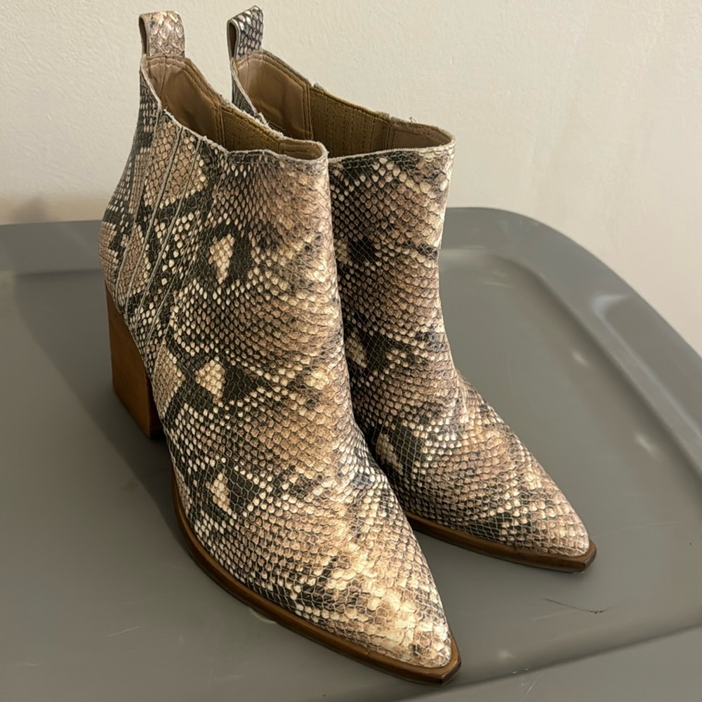Vince Camuto Booties size 11